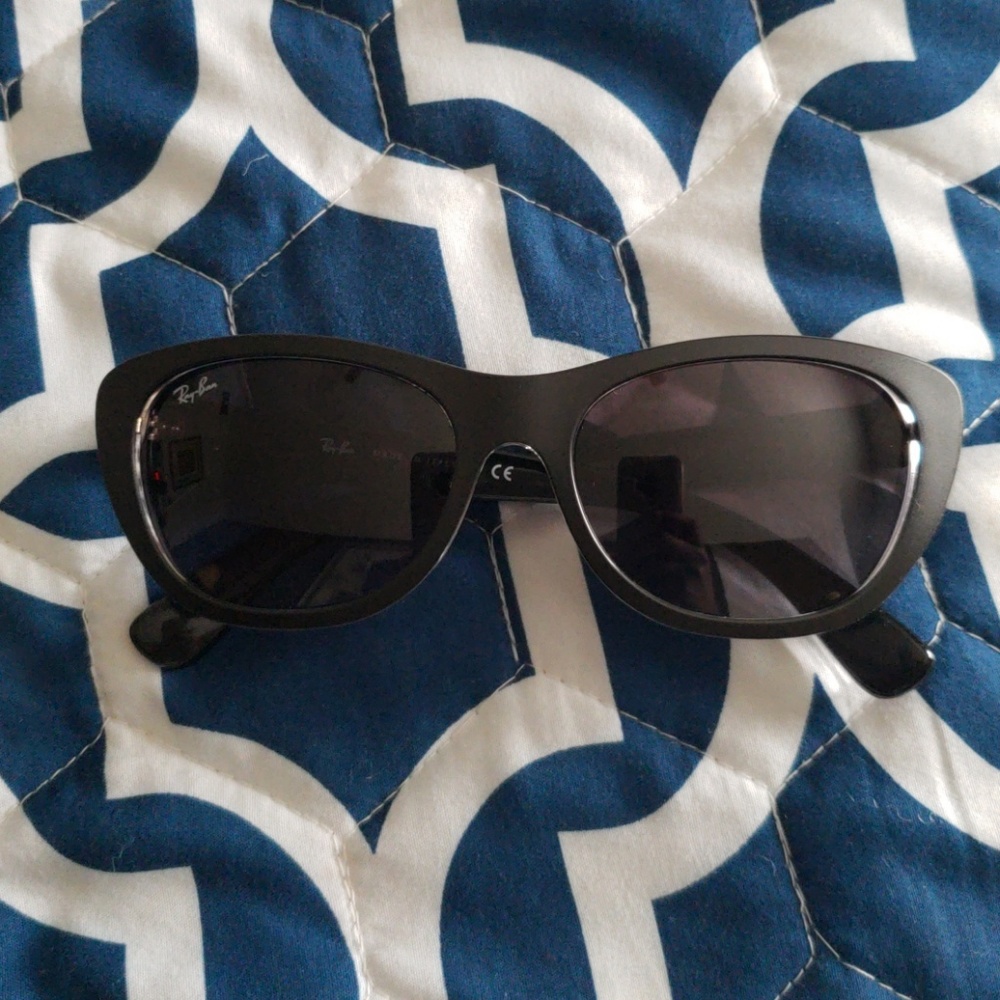 Ray-Ban plastic sunglass with case